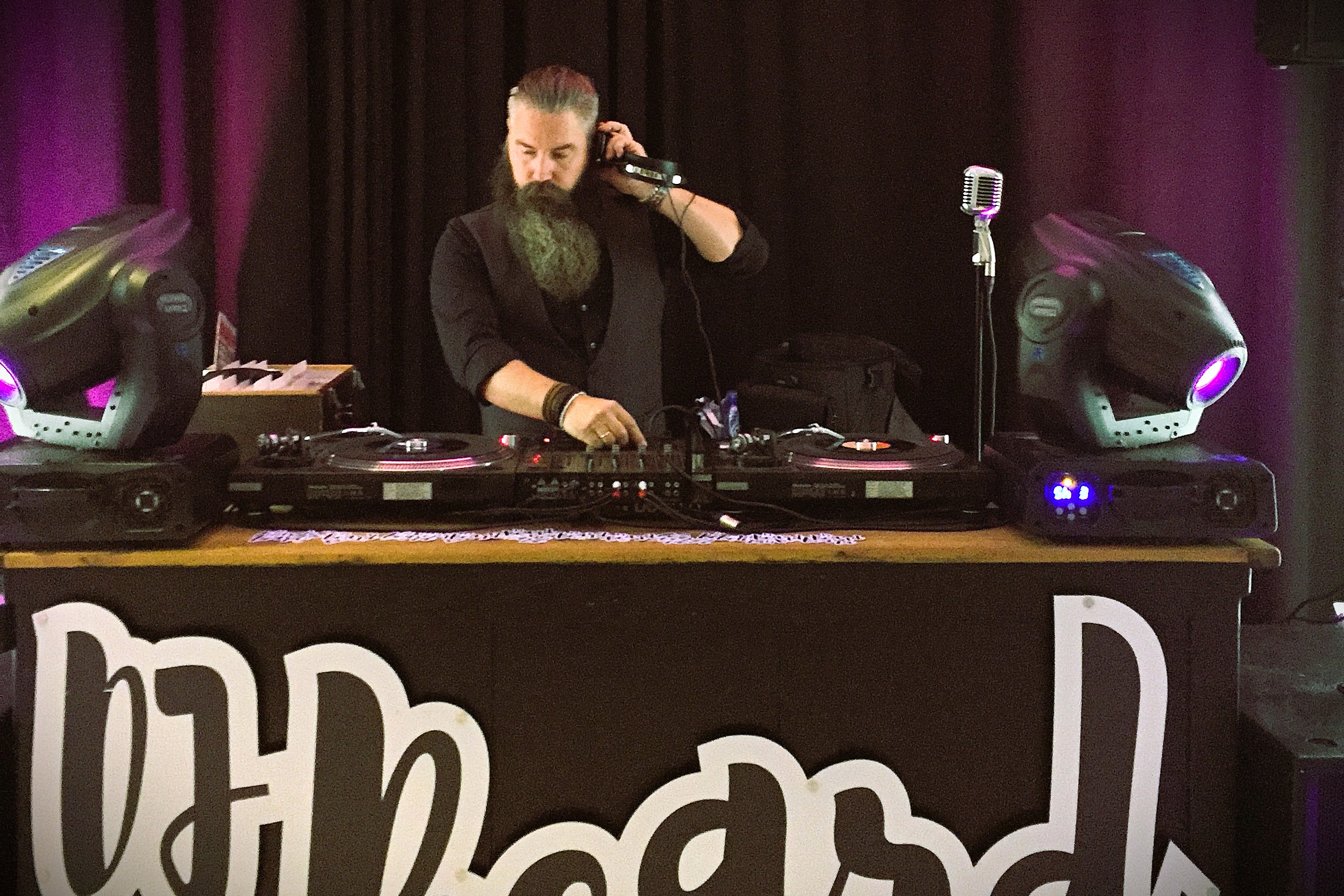 DJ Beard — 100% Vinyl DJ